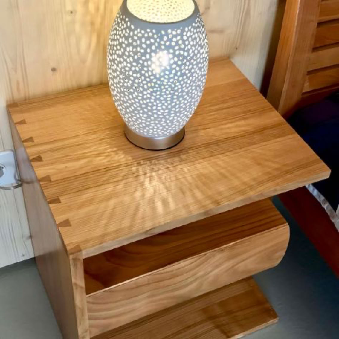 table de nuit en cerisier 4