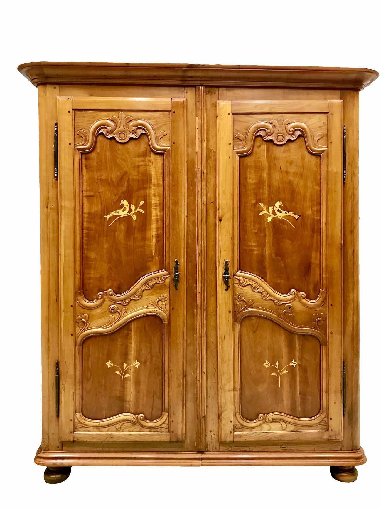 Armoire fribourgeoise, entièrement restaurée dans nos ateliers