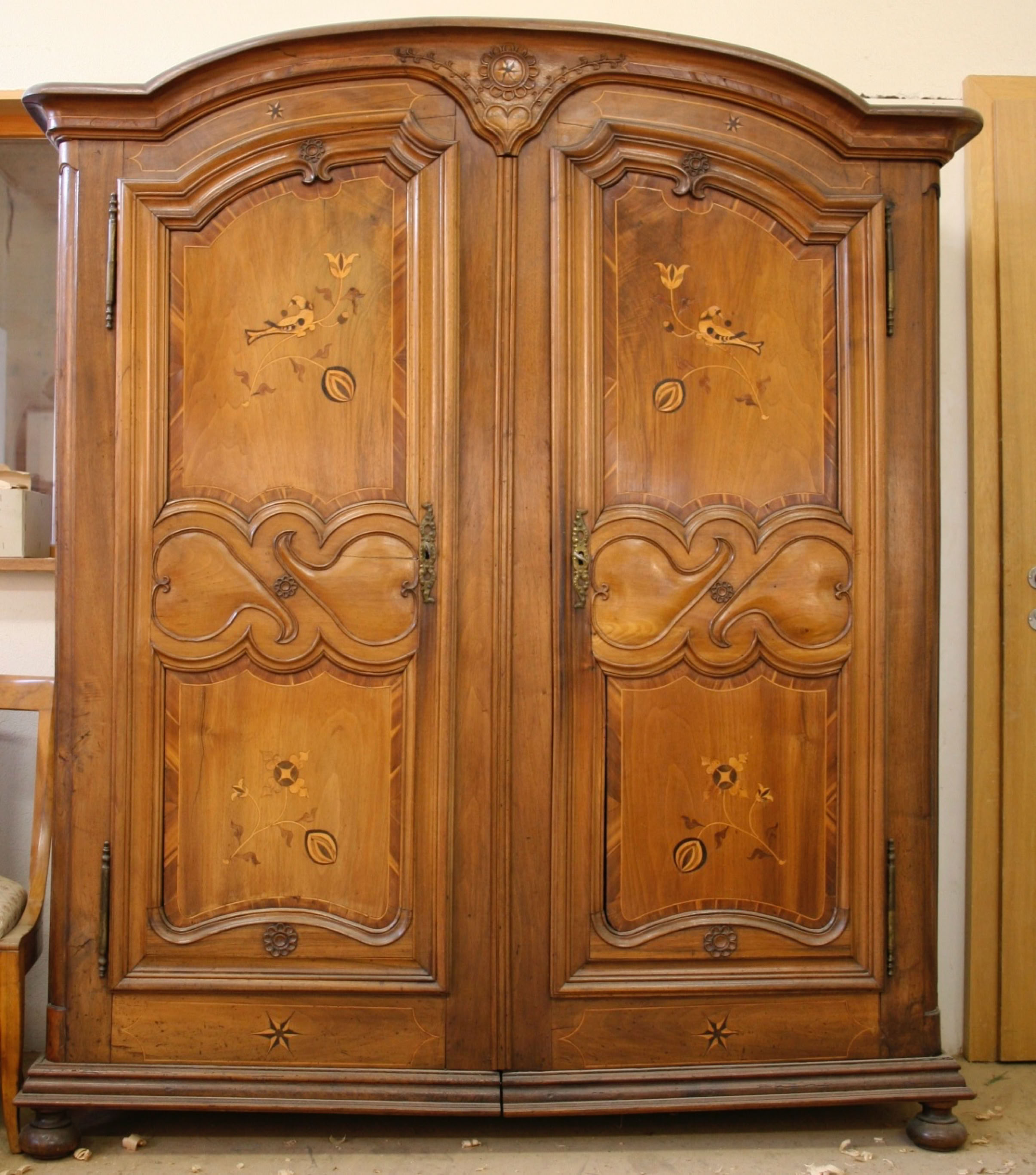  Armoire fribourgeoise avant restauration