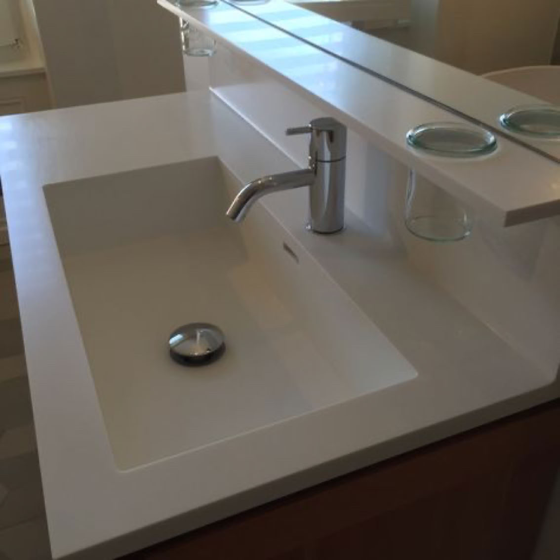 Meuble salle de bain cerisier, vasque en Corian 2