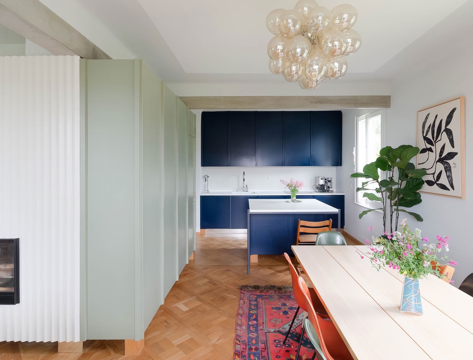 cuisine en bois massif peint sur pied chêne avec îlot 