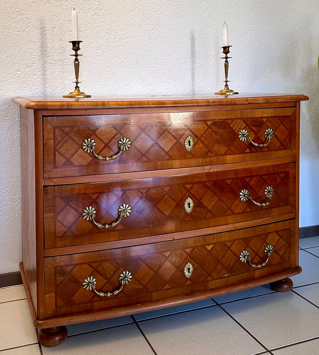 commode louis XIV restauration et finition gomme laque