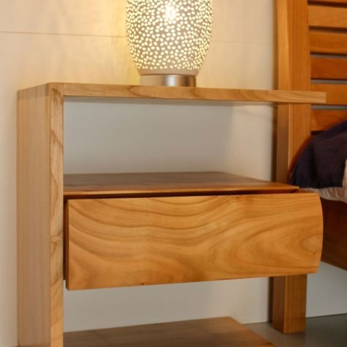 table de nuit en cerisier 2