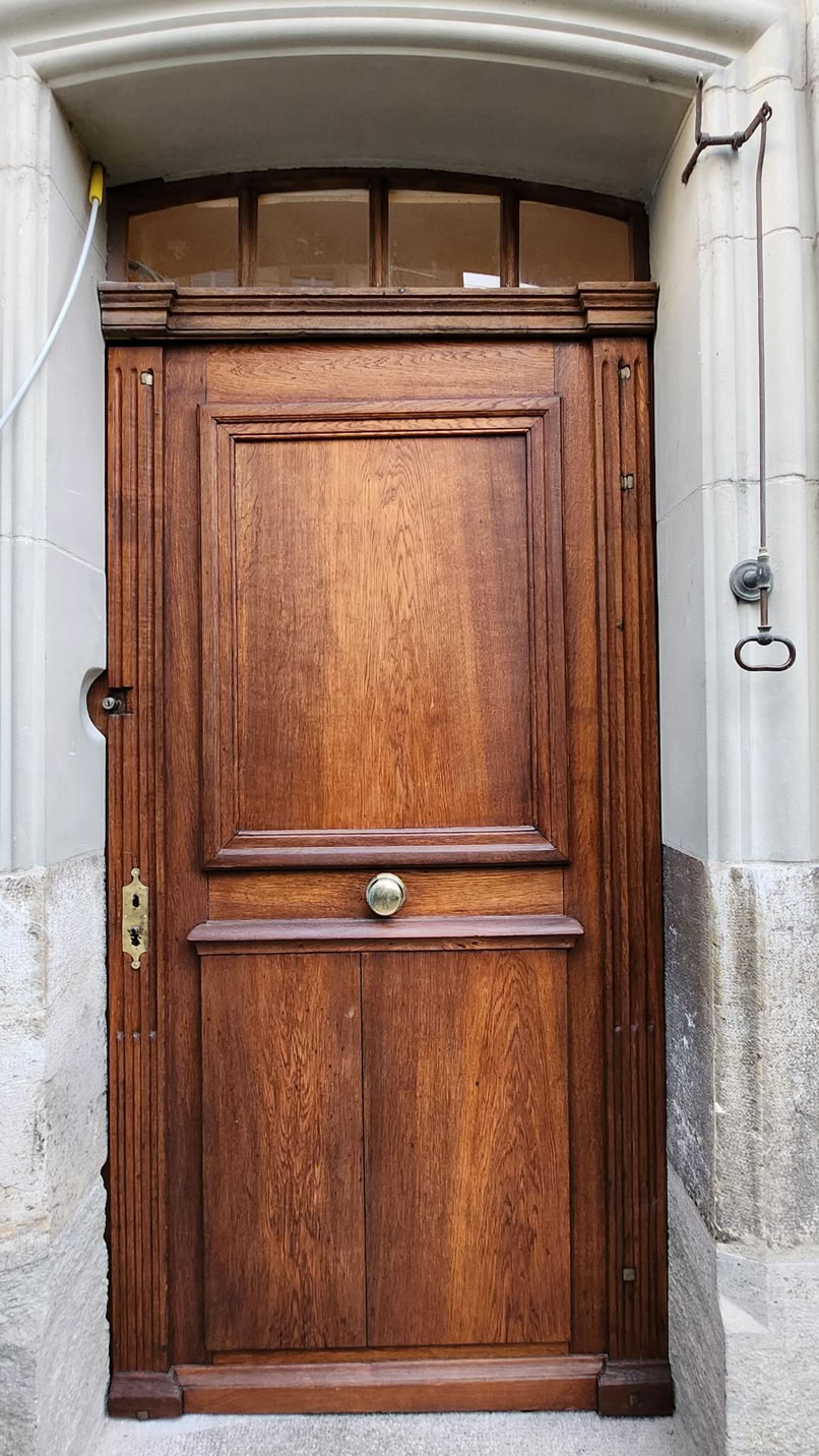 porte d'une maison à fribourg après restauration