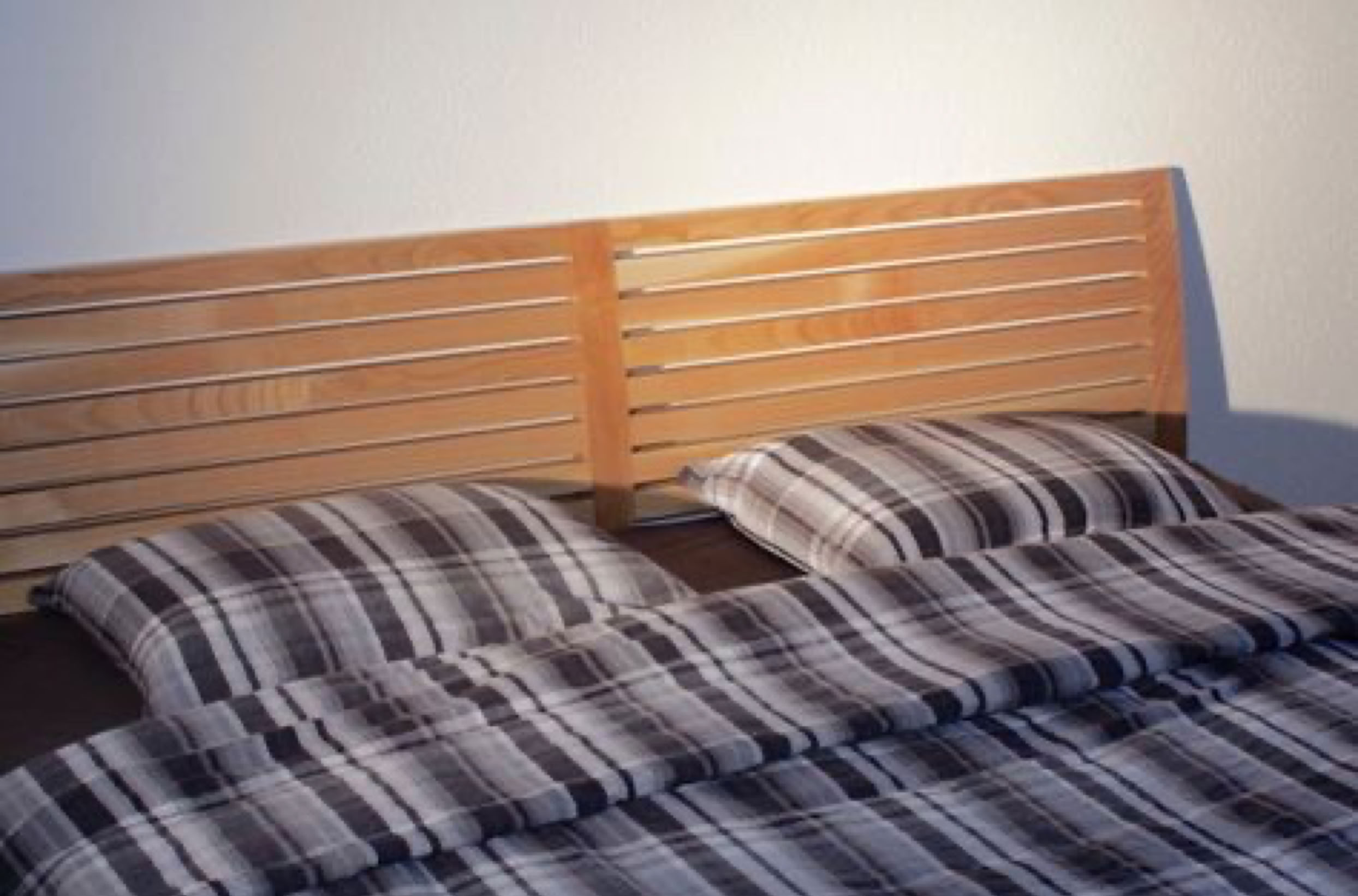 Lit en bois de cerisier massif 