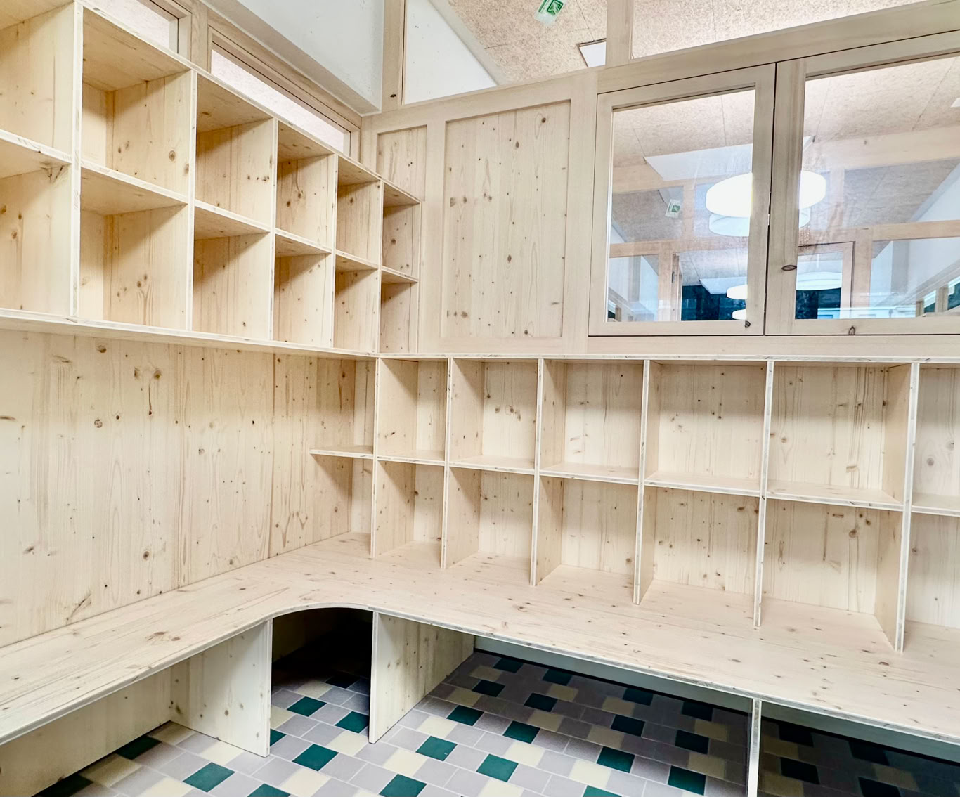 suite de mobiliers pour une école à Vevey, concept Rapin-Saiz