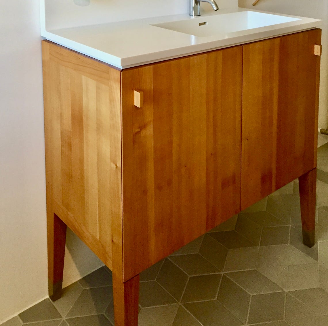 Meuble salle de bain cerisier, vasque en Corian 1